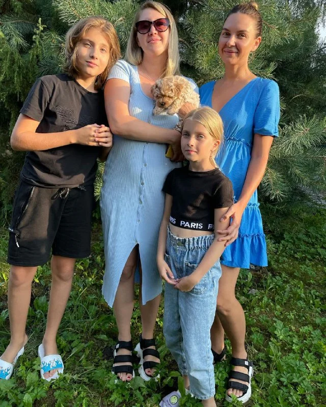 Family picking up a Maltipoo puppy in Sheridan Wyoming